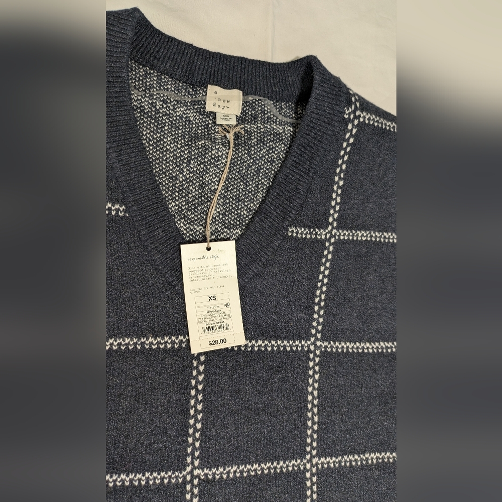 A New Day Blue Sweater Vest. - Picture 5 of 6